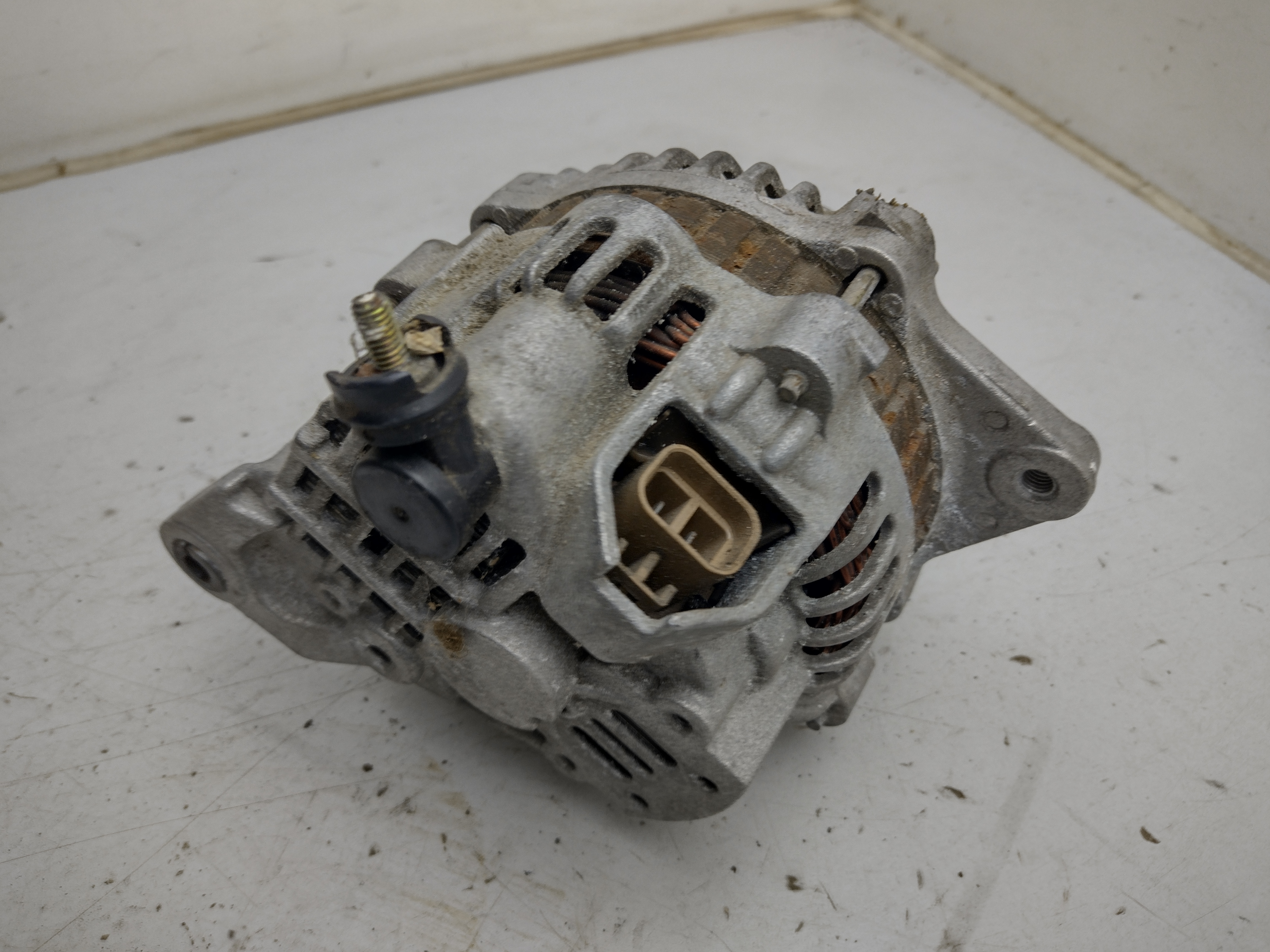 Lichtmaschine Generator 23700AA350 für Subaru Legacy 2 BD BG