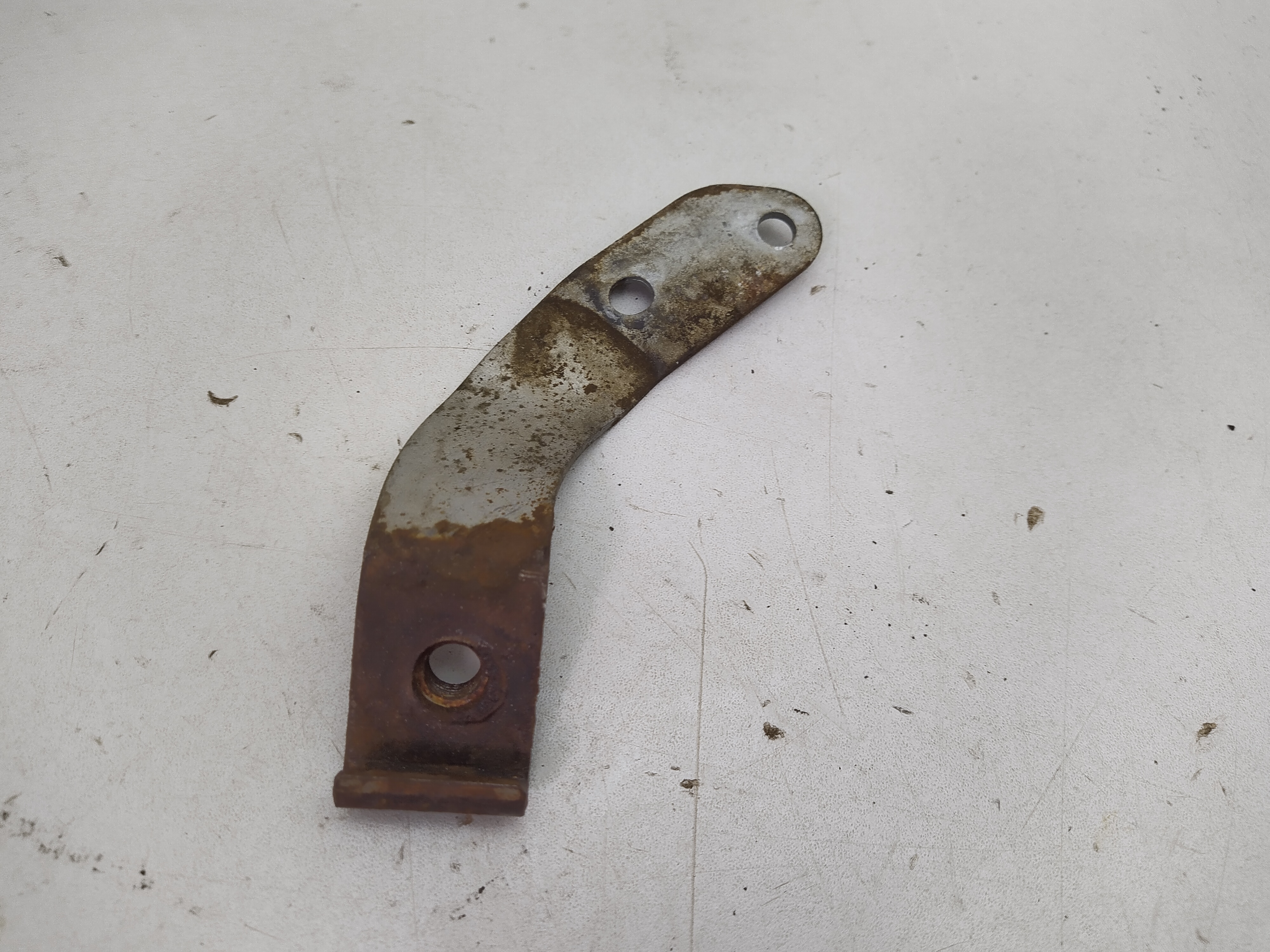Auspuffhalter am Getriebe von einen Subaru Impreza GT GC8 GF8