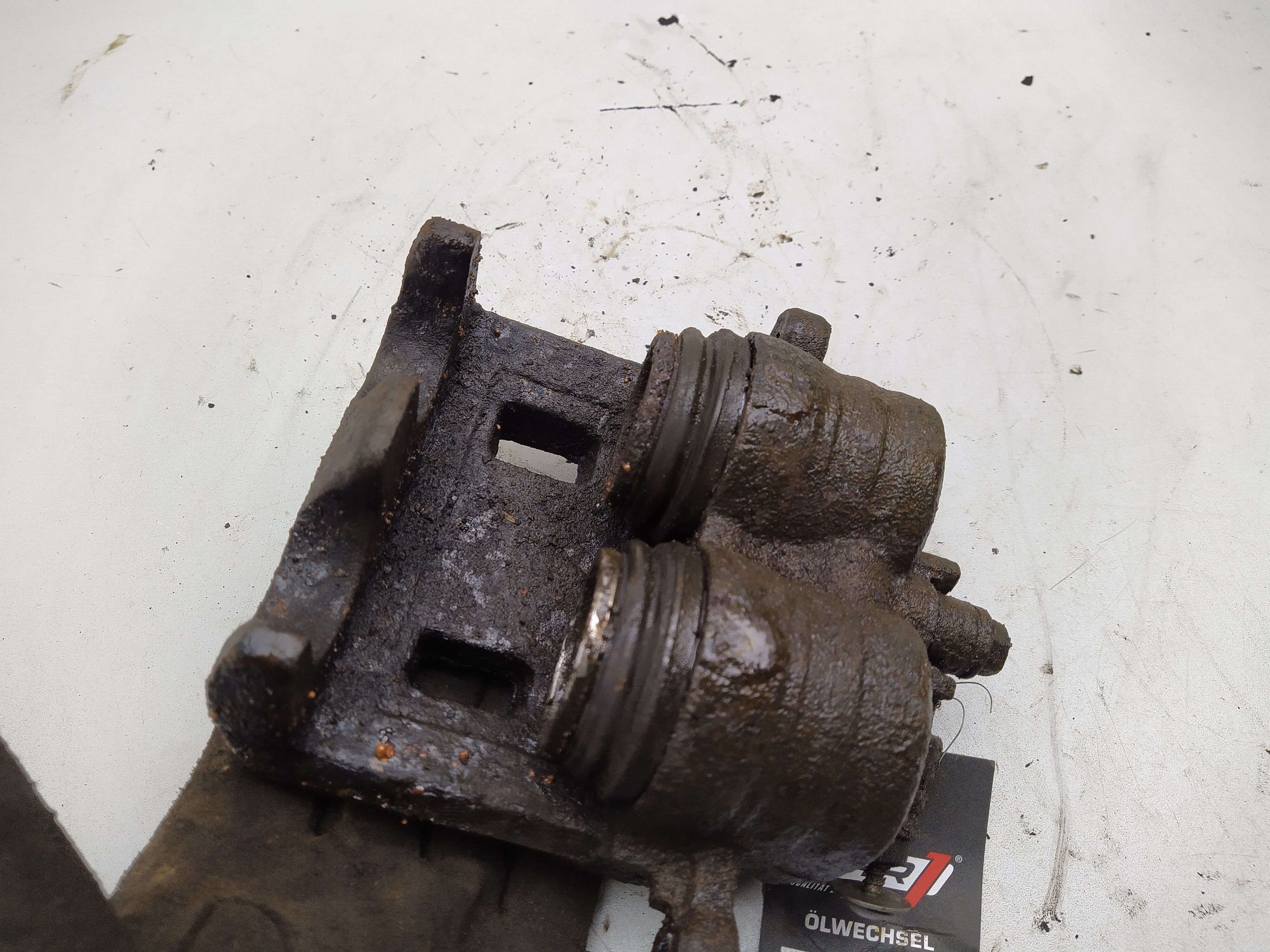 2 Kolben Bremssattel vorne links SUBARU LEGACY 4 BL BP Outback  2.5l 3.0l