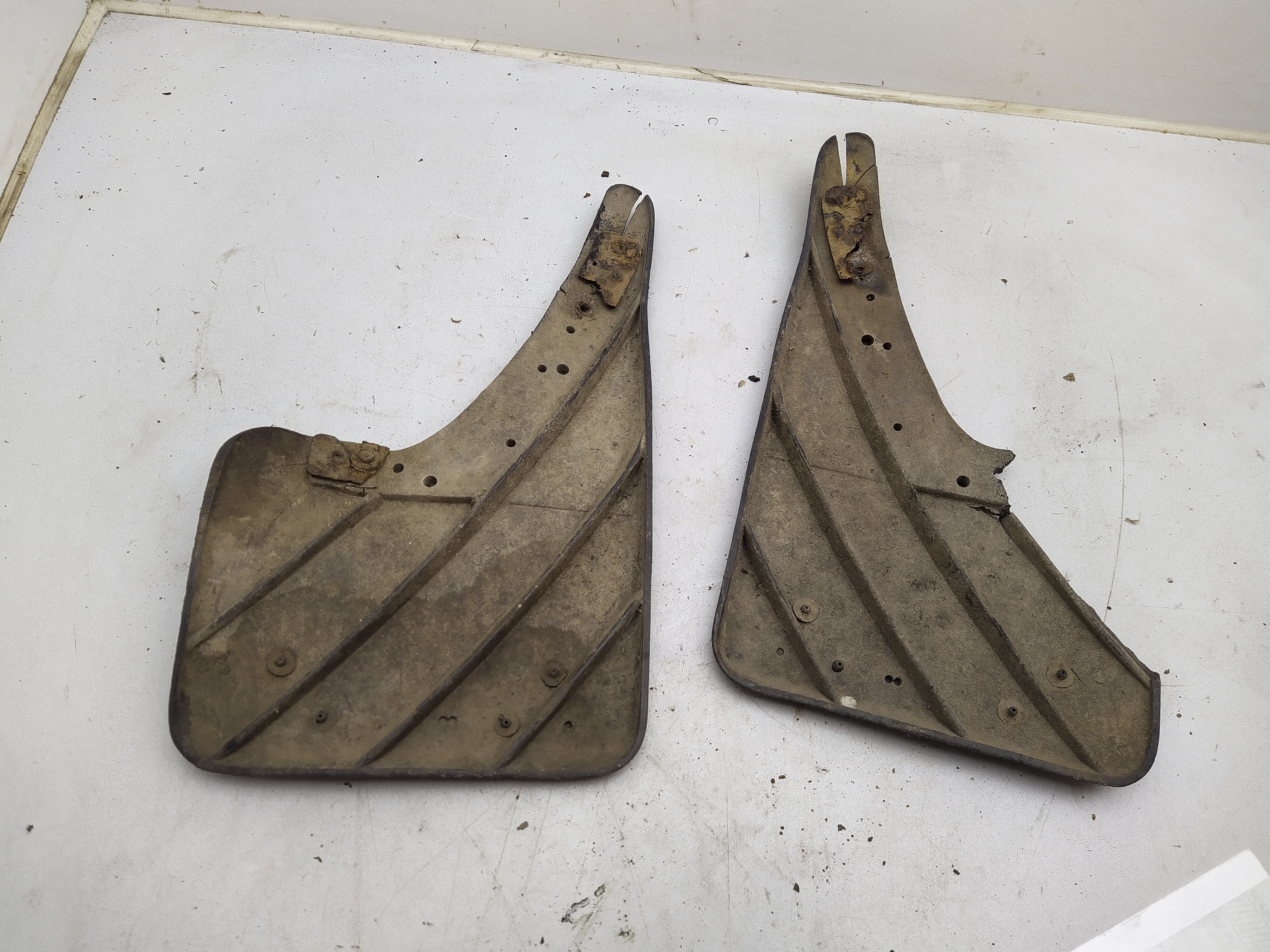 Paar Mudflaps Schmutzfänger original Subaru Legacy 