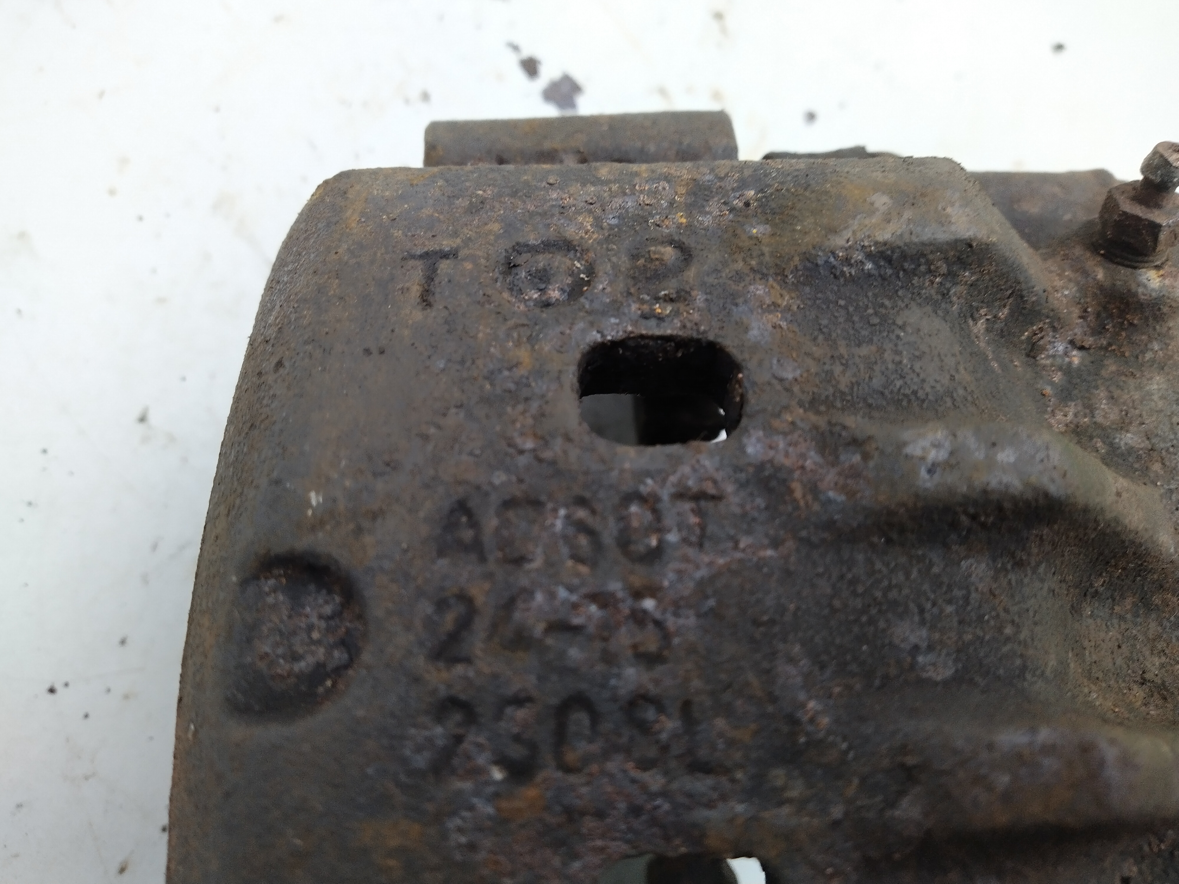 Subaru 2 Kolben Bremssattel vorne rechts mit Halter