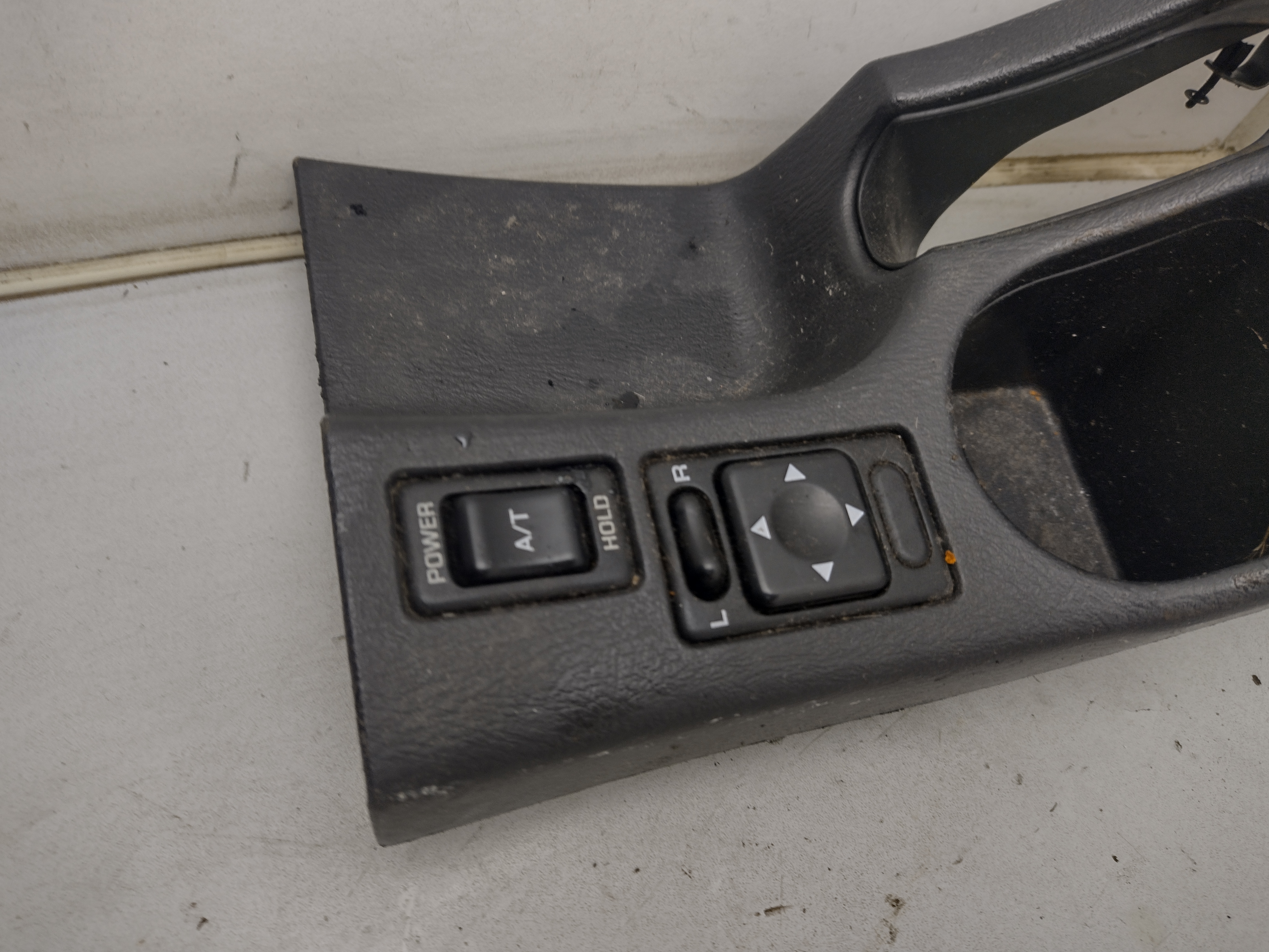 Mittelkonsole mit Spiegelverstellung von Subaru Impreza GD GG Newage Bugeye