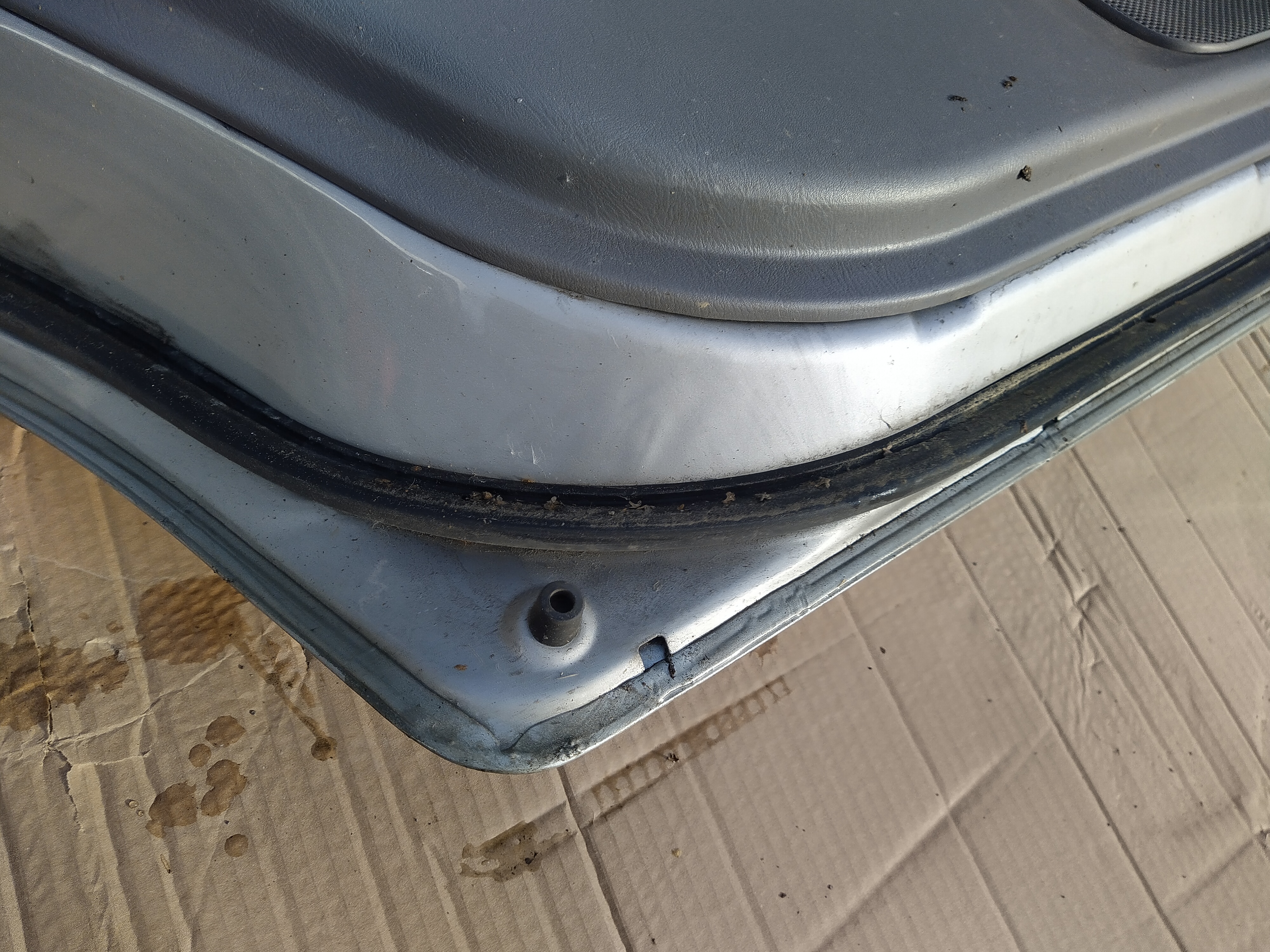 Tür Seitentür hinten links silber von Subaru Impreza GC GF 92-00