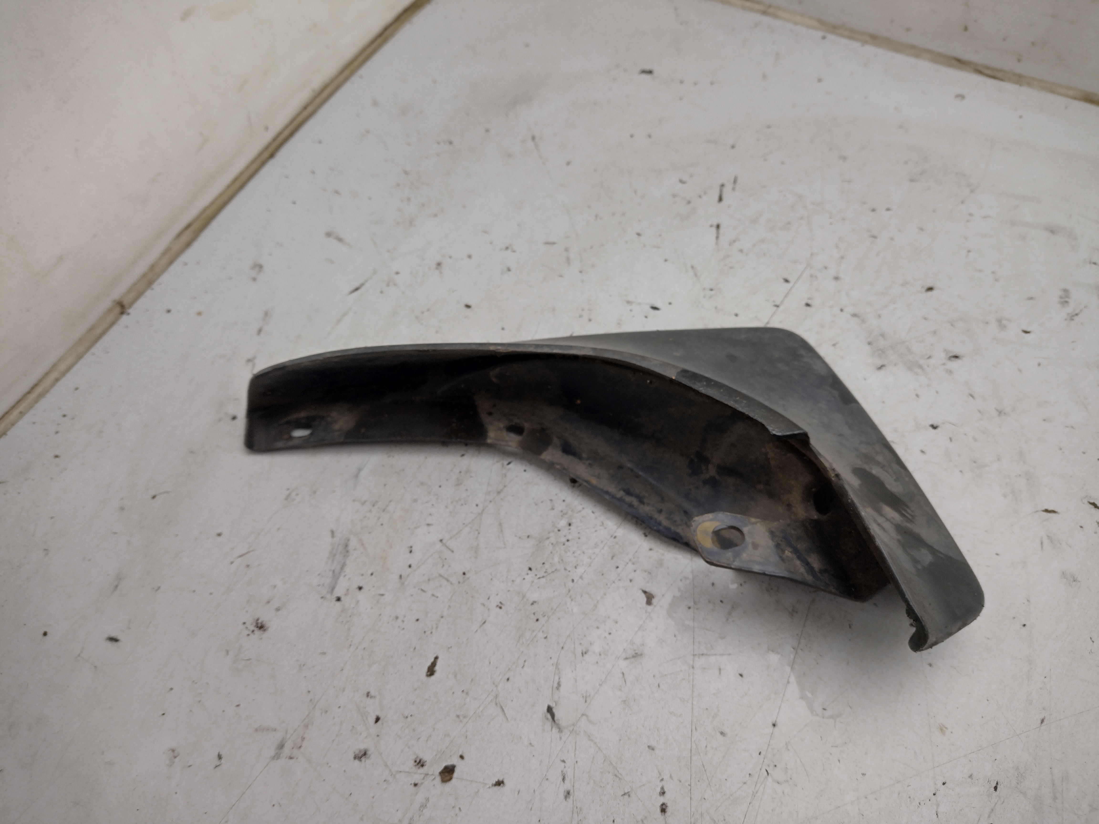 Mudflap Schmutzfänger Rechts für Subaru Justy KAD