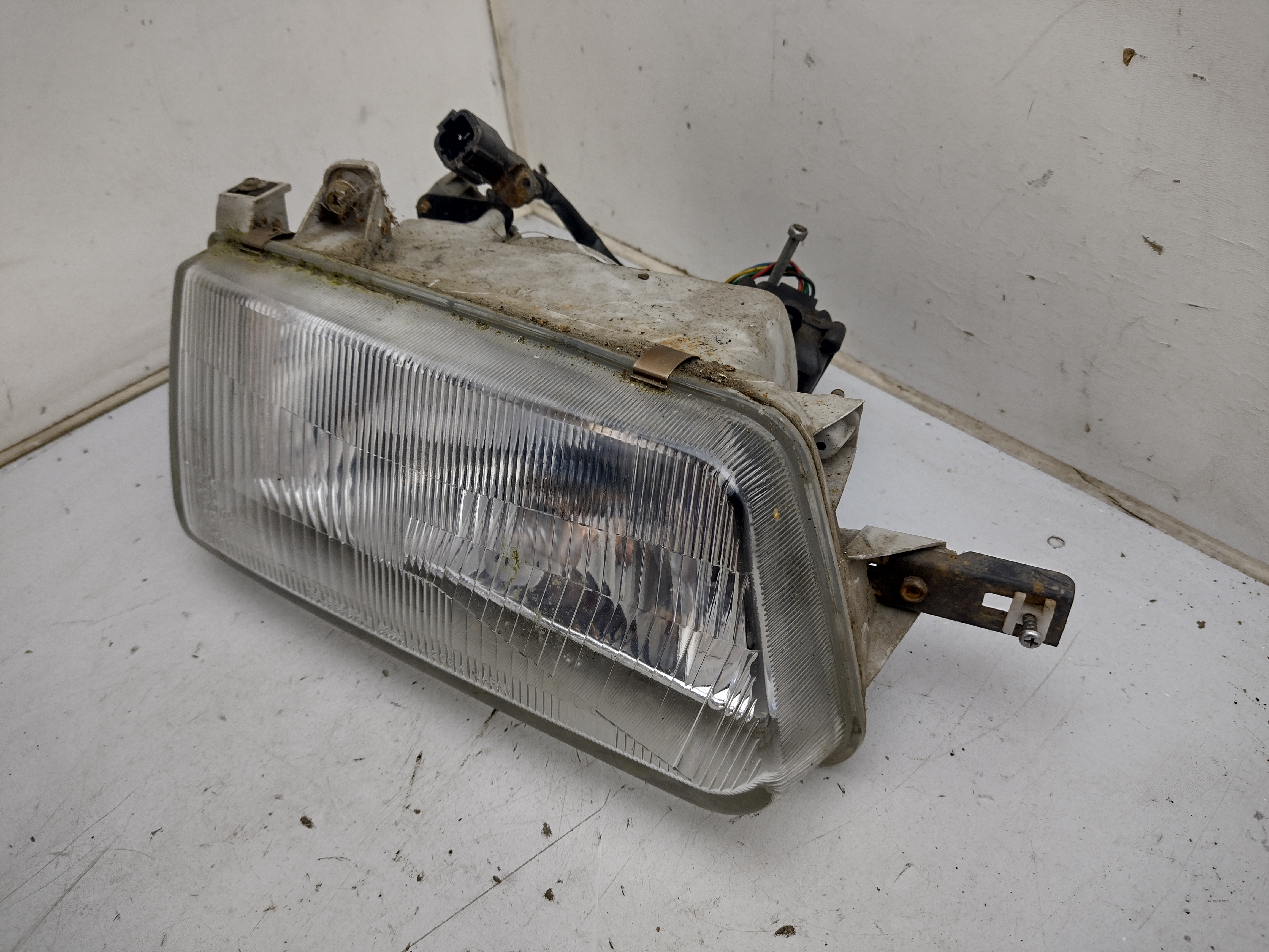 Scheinwerfer vorne RECHTS für Subaru Justy KAD