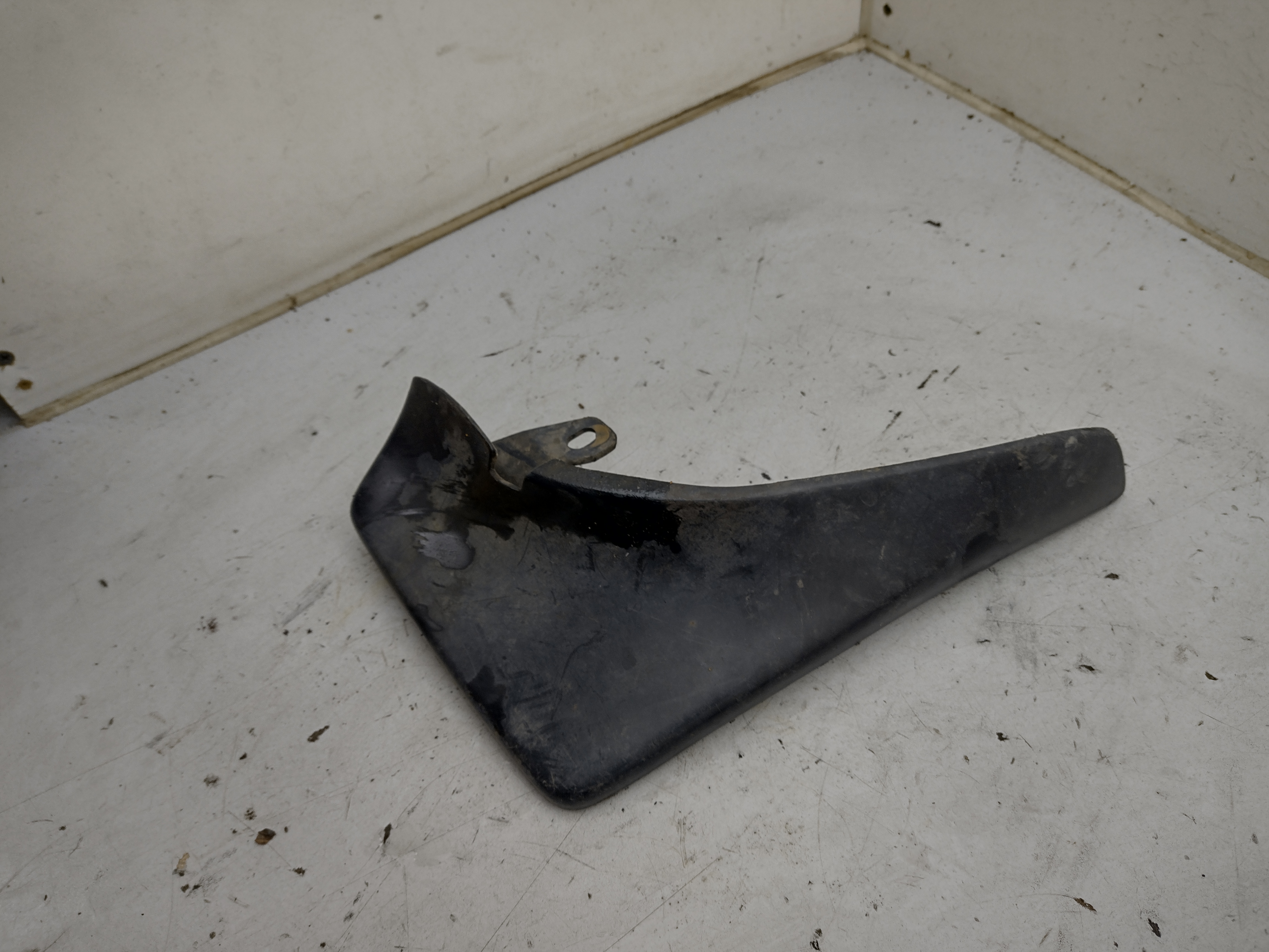 Mudflap Schmutzfänger Rechts für Subaru Justy KAD