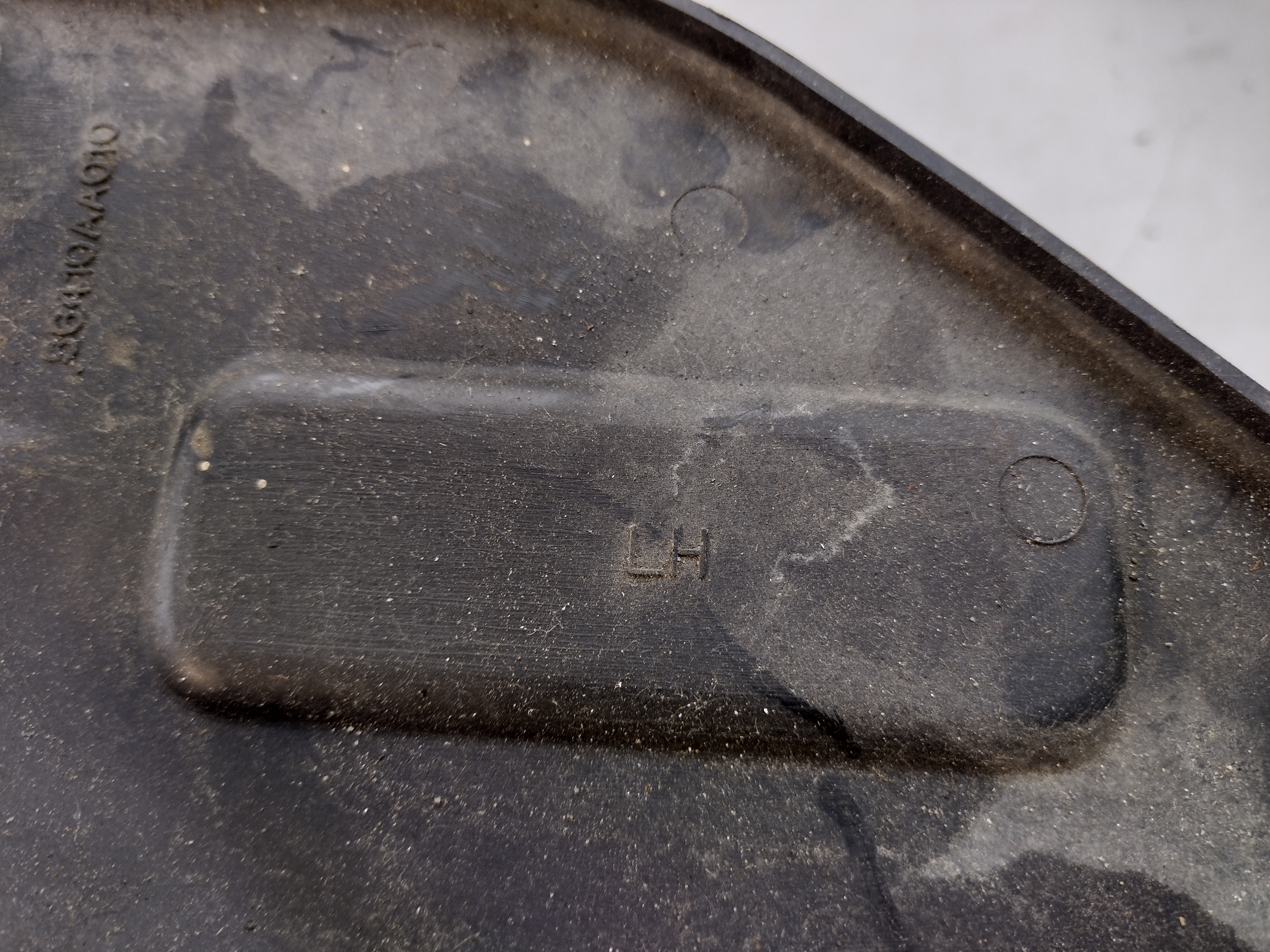 Splash Shield Spritzschutz vorne links 56410AA010 für Subaru Legacy BC BJF 1990-1995