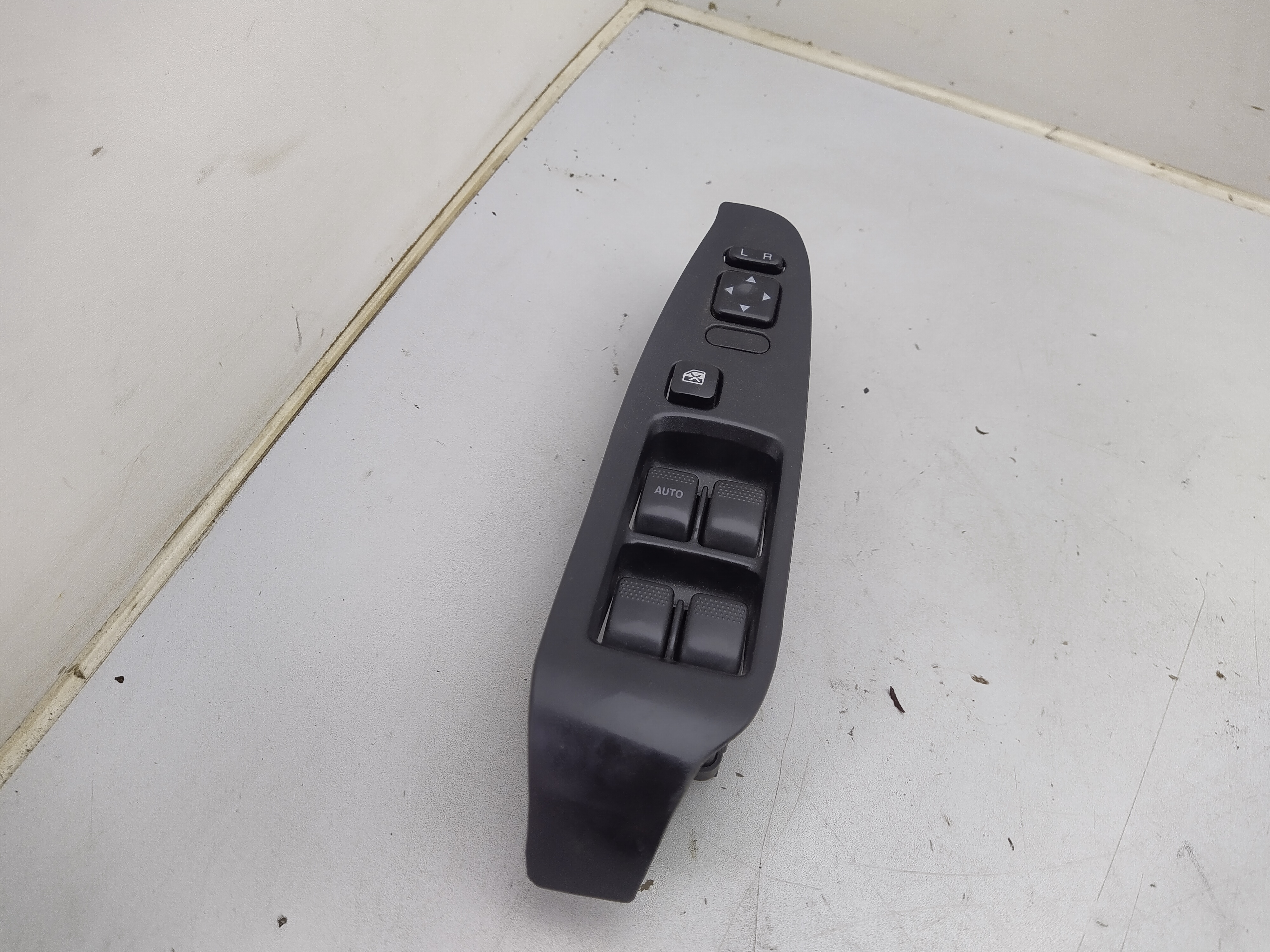 Schaltereinheit für Fensterheber von Subaru Legacy 3 BE BH  Outback 83071AE020