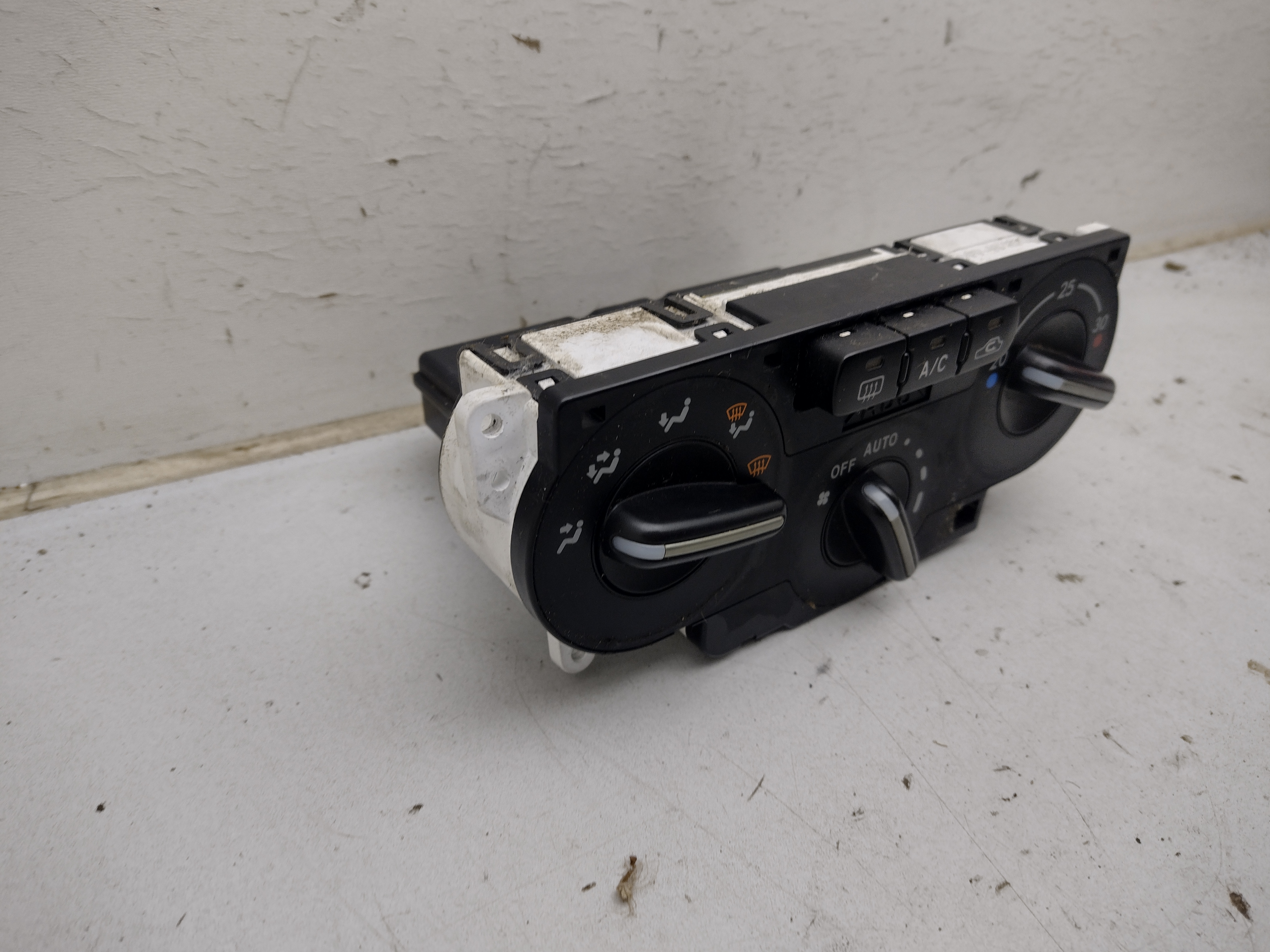 Klimabedienteil 72311FE001 für Subaru Impreza GD GG 01-04 Bugeye Blobeye
