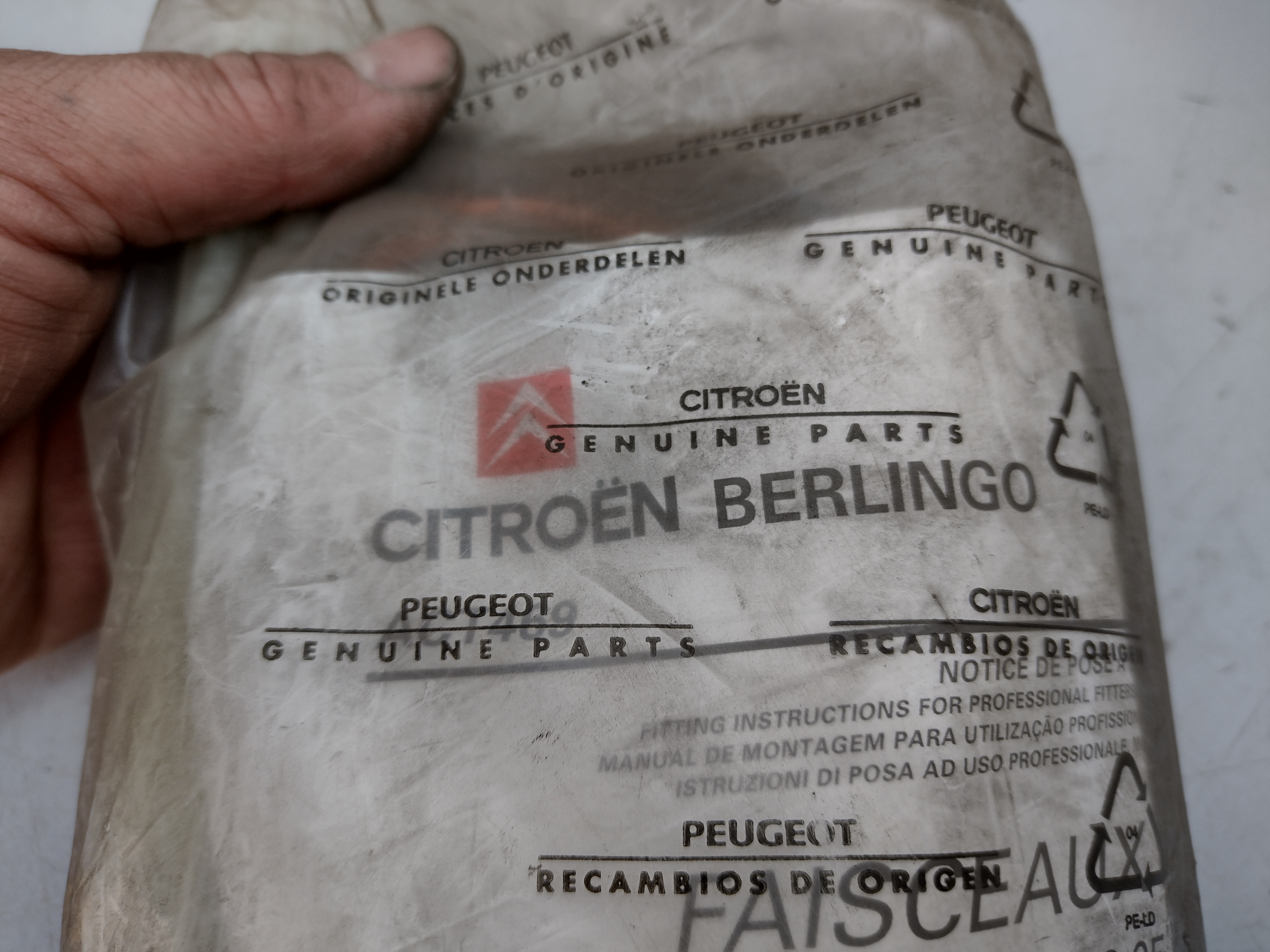 Peugeot PARTNER / Citroen Berlingo Elektrosatz, Anhängevorrichtung 968878 NOS NEW OEM