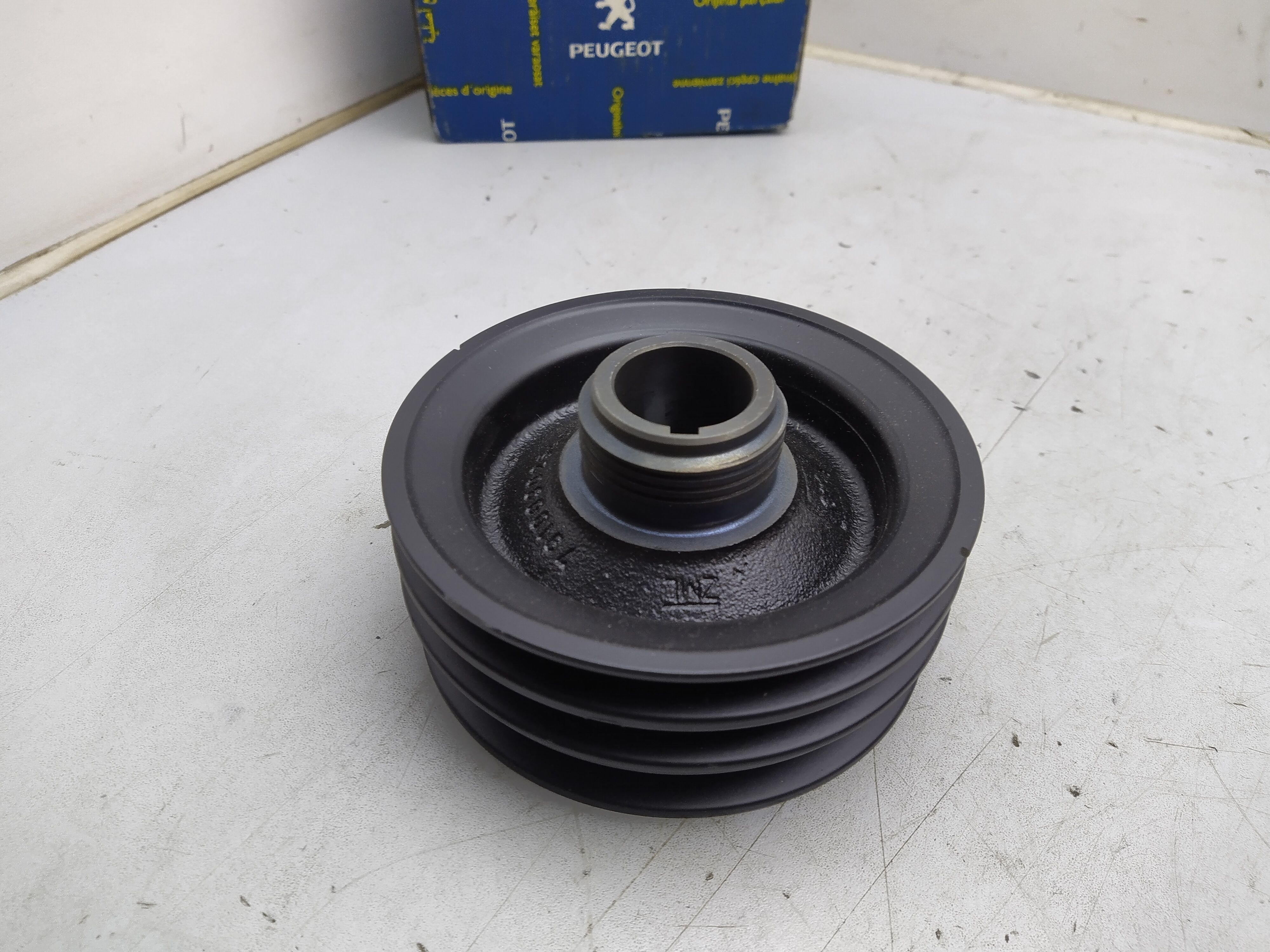 Original Peugeot RIEMENSCHEIBE 051582 NEU NOS NEW