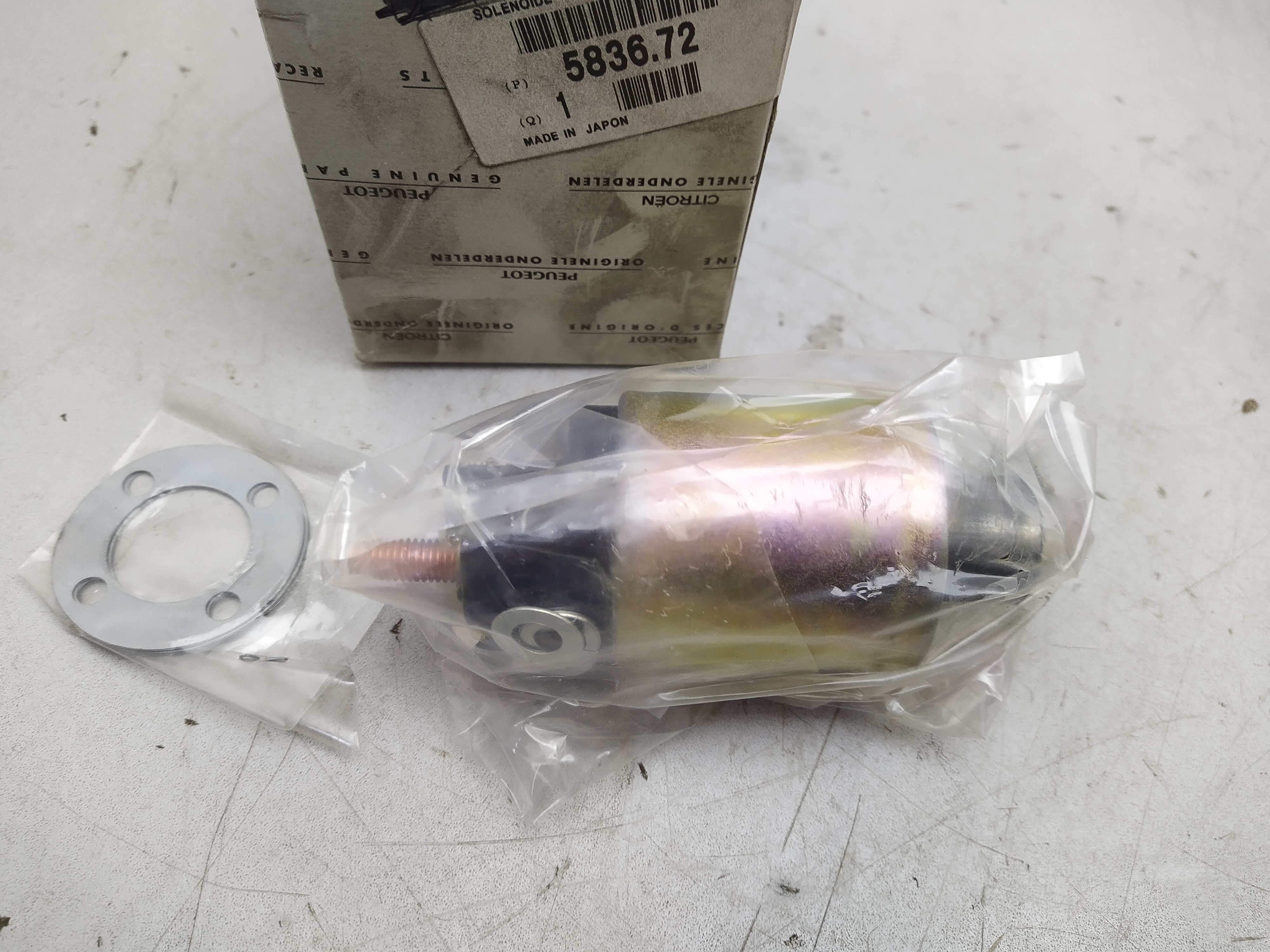 Peugeot Citroen ANLASSERMAGNETSCHALTER 583672 NEU NOS NEW