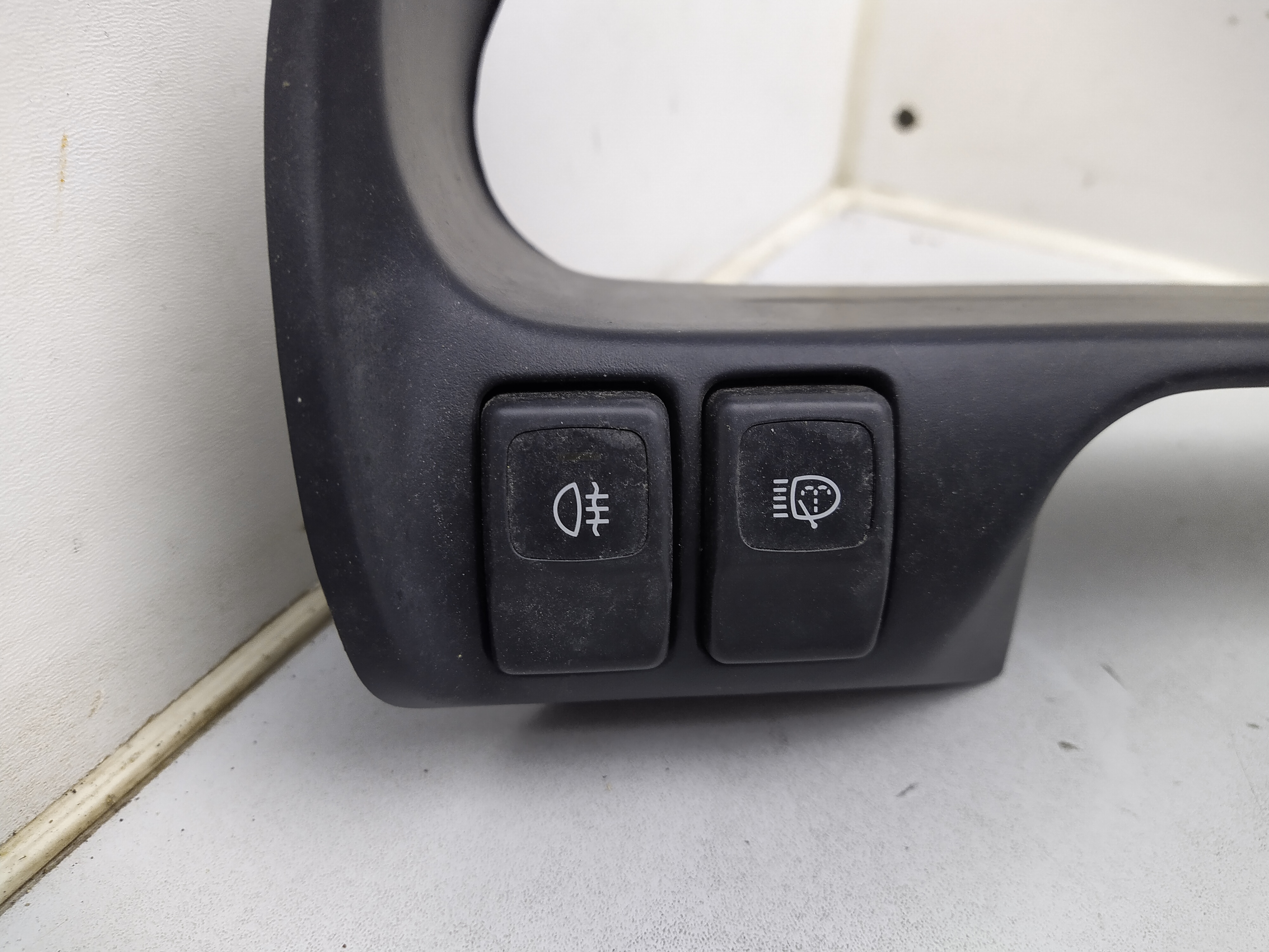 Subaru Legacy 2 BD BG Tachblende mit Schalter Nebelschluss Scheinwerferreinigung Heckscheibenheizung