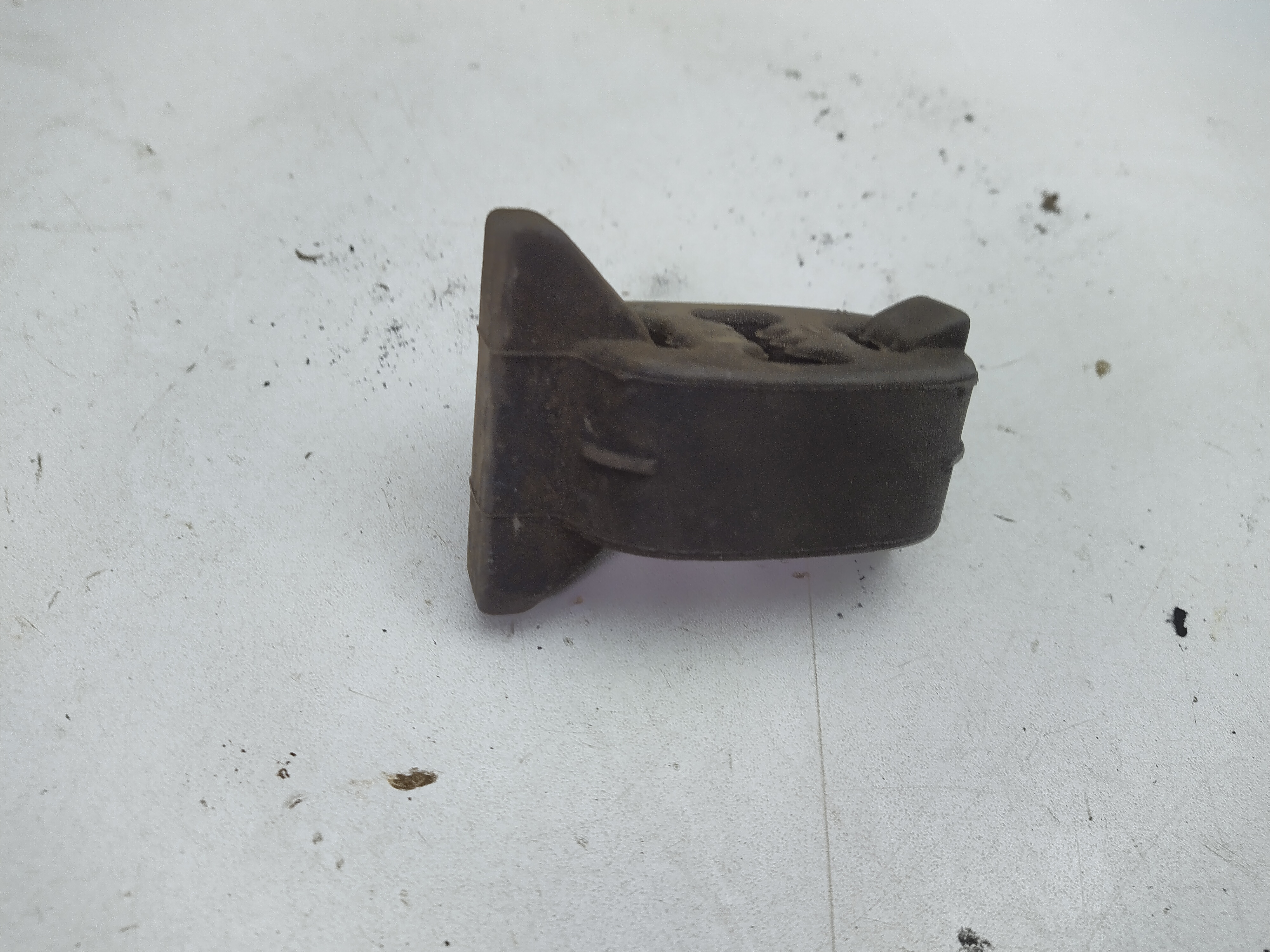 Neues universales Auspuffgummi mit Abstützung