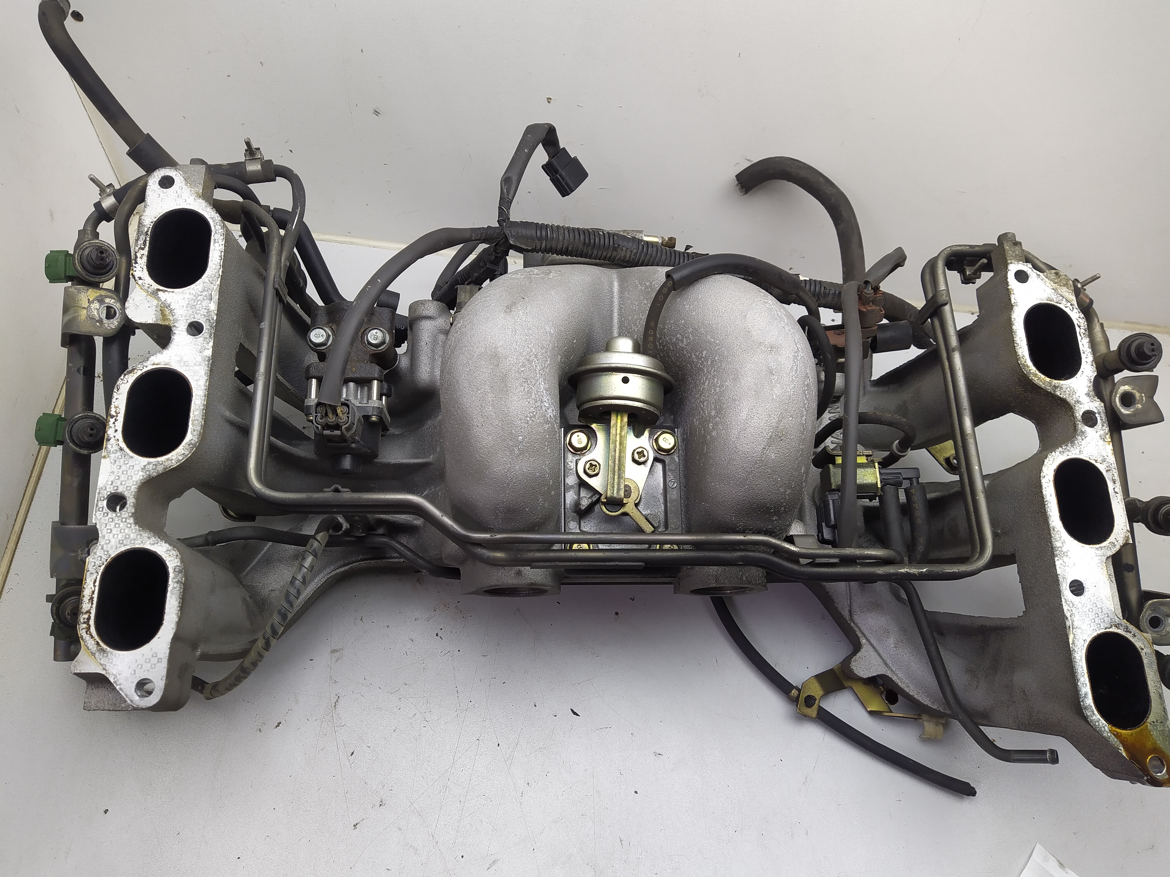 Ansaugbrücke von Subaru Outback H6 BE BH EZ30D PS Einspirtzdüsen  Sensoren